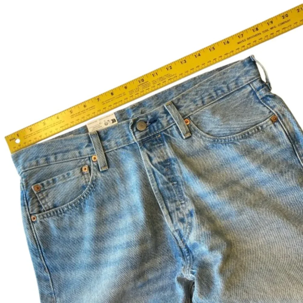 Levi's Premium 501 Original Fit Button Fly Jeans Men's 33x34 Light Wash NWT